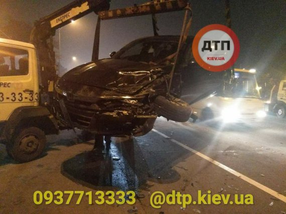 На въезде в Бровары под Киевом в масштабном ДТП столкнулись 5 автомобилей