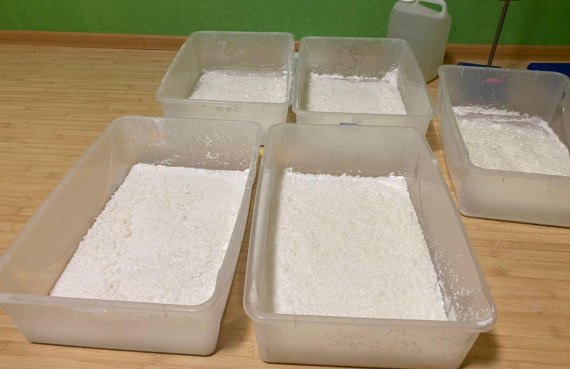 Під Києвом затримали трьох учасників  наркоугруповання, які організували у приватному будинку   потужну нарколабораторію з виготовлення метадону