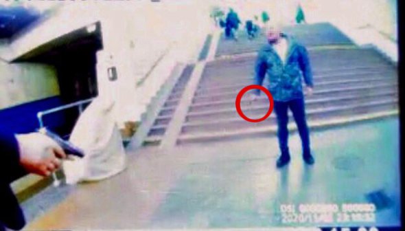 У метро киянин напав з ножем на поліцейського та пасажирів