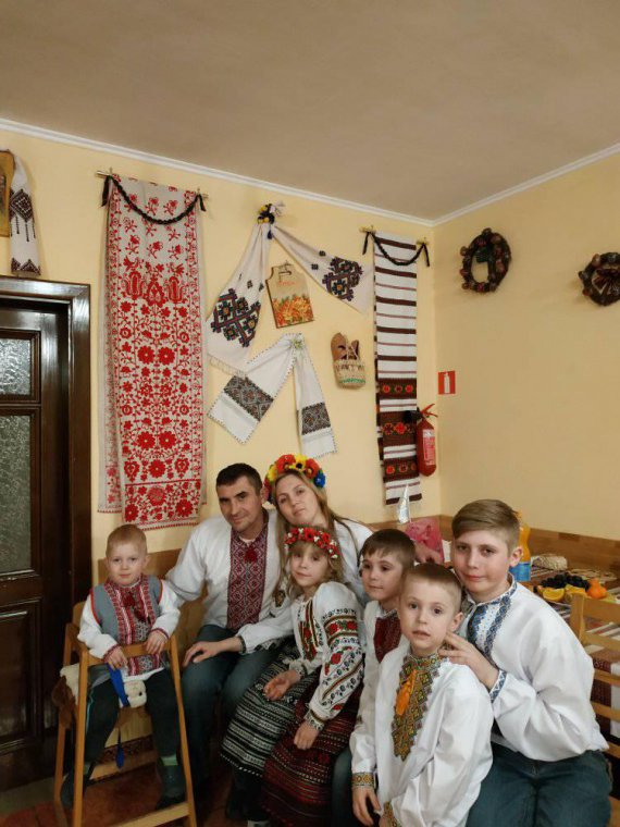 Супруги Юрия Жука и Кристины Есейкина воспитывают пятерых детей