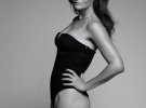 51-річна модель приголомшує не лише пікантними фото, а й стрункою фігурою