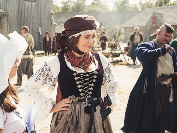 Актриса Лариса Руснак в приключенческом комедийном сериале "Казаки. Абсолютно лживая история" исполняет роль ворожки Оксаны. Ленту покажут на канале ICTV