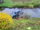 На Івано-Франківщині автомобіль злетів у ставок. Загинув 17-річний хлопець