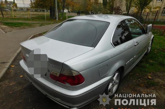 У Києві поліцейські затримали двох чоловіків, які викрали місцевого жителя і вимагали з нього гроші за звільнення