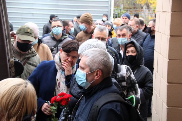 В Полтаве попрощались с заведующим городского коронавирусного отделения Виталием Нетребовским, который умер от осложнений Covid-19