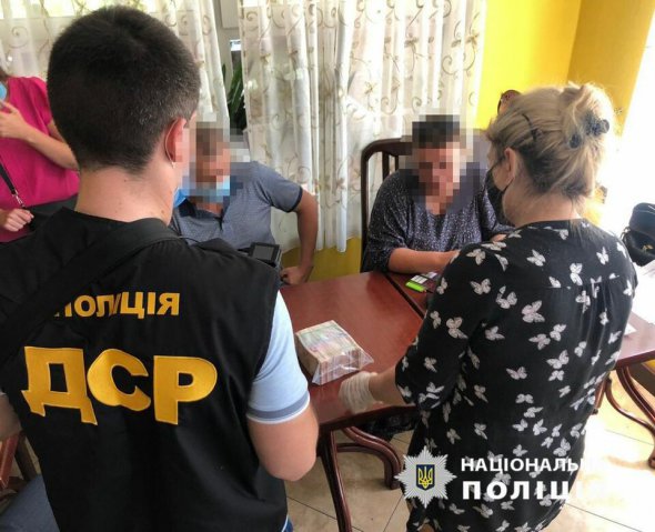 За "вознаграждение" взяточница обещала "договориться" с Антимонопольным комитетом