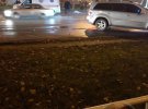 У Львові на вулиці Грінченка під час руху автобуса чоловік випав на тротуар і загинув