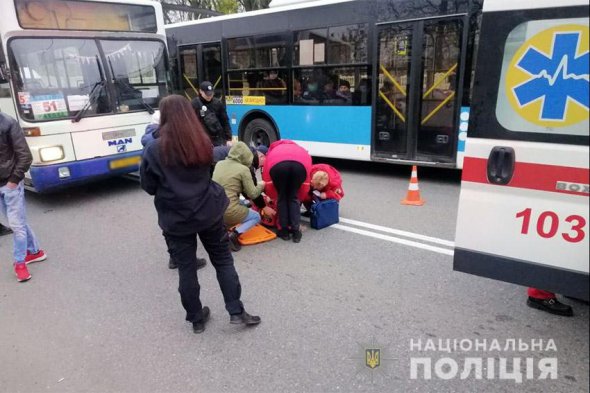 Дети переходили дорогу по нерегулируемому пешеходному переходу, когда водитель автобуса наехал на них