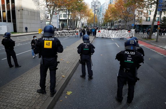 У Німеччині розігнали коронавірусний протест