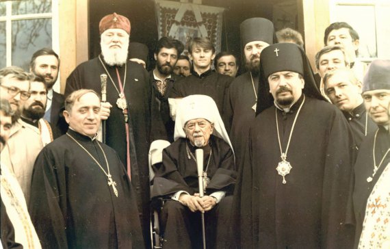 1990 року Мстислава Скрипника обрали першим Патріархом відродженої УАПЦ