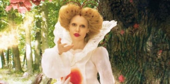 Анджеліна Джолі в образі Чирвової Королеви у фільмі "Пітер Пен і Аліса в країні чудес"