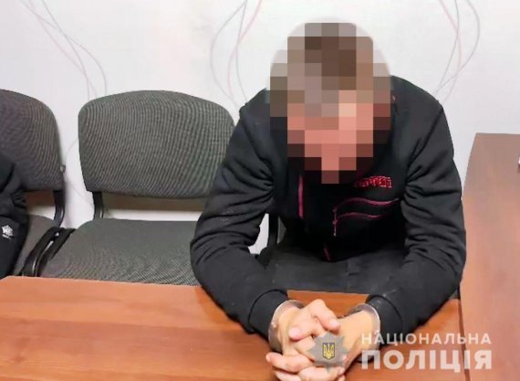 В Одесі четверо чоловіків напали на 25-річного офіцера поліції та його 17-річного брата.  Потерпілі в лікарні. Зловмисників затримали