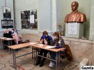 Во втором туре львовяне выбирают между действующим мэром и 50-ричнийм кандидатом от "Европейской Солидарности" Олегом Синюткой