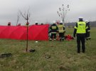 В Польше неподалеку в ДТП погибли двое украинский 38 и 39 лет. Ехали в легковушке Mersedes и слетели с дороги