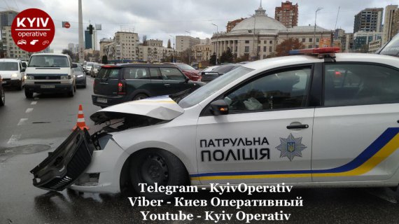 В Шевченковском районе Киева произошло ДТП с участием автомобиля полиции