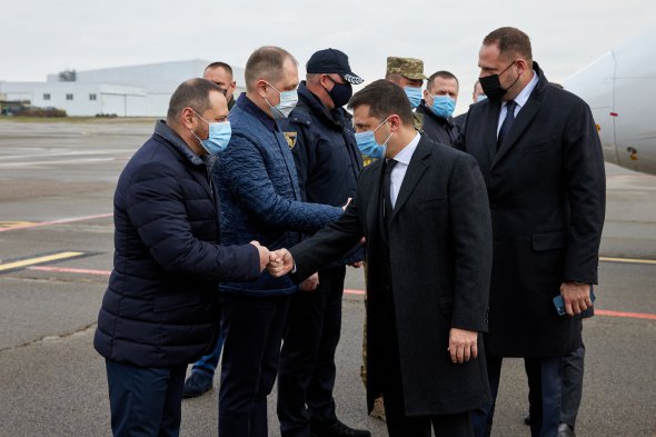 На встрече с президентом - переизбранный мер Днипра Борис Филатов (второй справа).