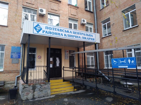 В Полтавской ЦРБ работают все отделения, принимают только ургентных больных. Пациентов с коронавирусом не лечат.