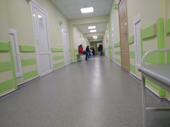 В рентгенологическом отделение Полтавской областной больницы постоянно есть небольшая очередь - на КТ, рентген и МРТ