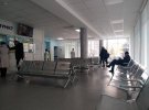 В регистратуре Полтавской областной больницы зал ожидания оборудовали удобными креслами