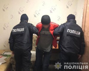 Чоловік вигнав із квартири співмешканку і хотів зґвалтувати її доньку