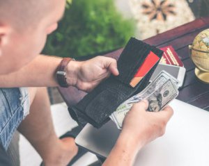 В Україні перерахують зарплати: хто і скільки отримає