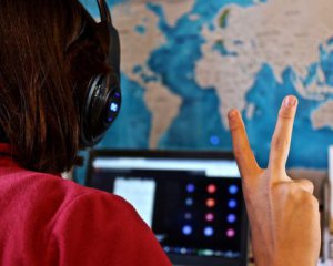 Пандемія допомогла сервісу Zoom отримувати рекордні заробітки