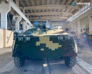 Українській армії передали модернізовані БТР-80