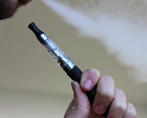 В Україні змінились правила продажу електронних цигарок: за що каратимуть