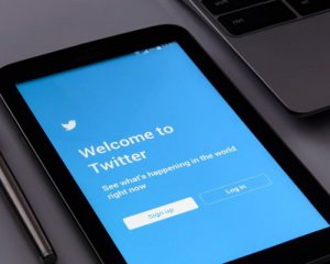Twitter будет удалять сообщения с оскорблениями в отношении расы и нации
