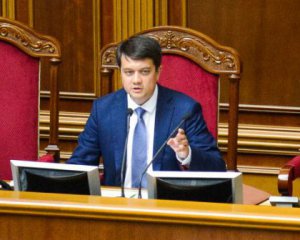 Разумков відчитав нардепів за фотосесію на засіданні Ради