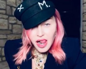 Мадонна позировала в шляпах от украинского дизайнера