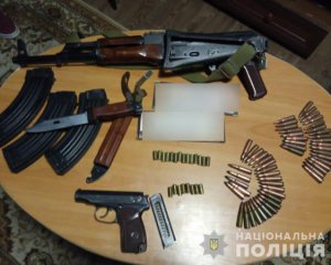 Под Киевом задержали группу лиц за незаконное хранение оружия