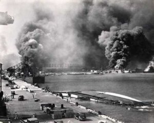 Японцы обстреляли американскую авиабазу в Тихом океане