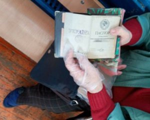 Выборы мэра в Кривом Роге: пенсионерка пыталась проголосовать по паспорту СССР