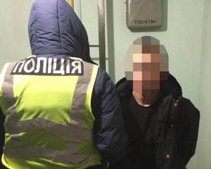 Обирав самотню жінку і бив каменем по голові: киянина підозрюють у серії нападів