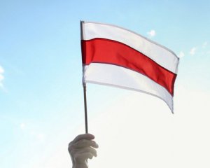 Сокира, крига, заборонена символіка: білоруські комунальники вийшли на боротьбу з біло-червоно-білим прапором