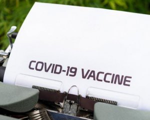 Розробники вакцини застерегли певну групу людей від ін'єкції