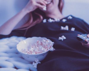 Какие фильмы и сериалы стали самыми популярными 2020 года
