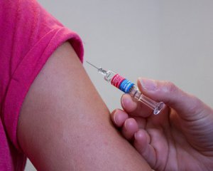 Названа дата начала вакцинации в Украине