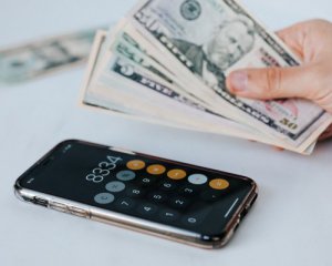 Розповіли, як каратимуть боржників за комунальні послуги