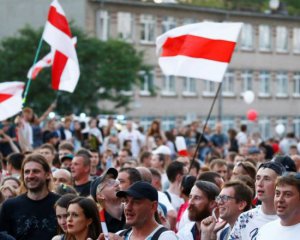 У столиці маршем підтримали мітинги в Білорусі: відео