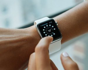 Apple анонсувала годинник зі сканером відбитку пальця