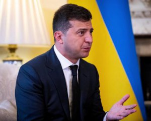 Рейтинг Зеленського за рік упав удвічі