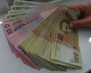 Кассирша банка финансовыми махинациями &quot;заработала&quot; больше 100 тыс. грн