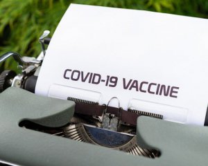 Вакцины от коронавируса стали научным прорывом года
