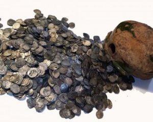 Знайшли флягу зі срібними монетами
