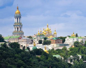 По монастырям изымали украиноязычные книги