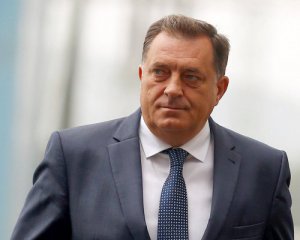 "Відбиток на усій нації" - сербська опозиція вимагає відставки Додіка через подаровану українську ікону Лаврову
