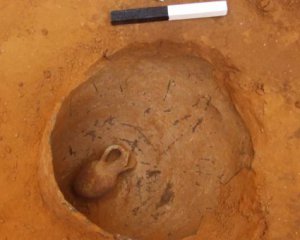 Знайшли глечик зі скелетом немовляти