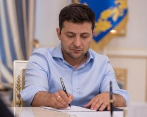 Зеленский продолжил особый статус Донбасса